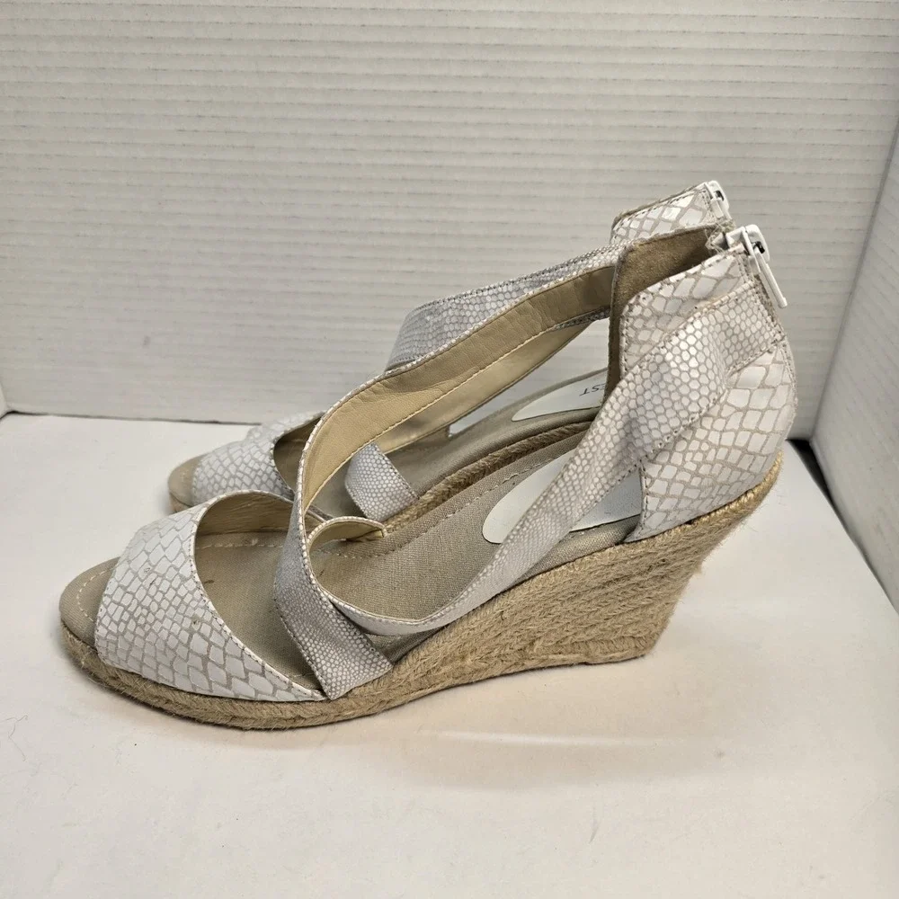 Nine West Womens White Snakeskin Espadrille Wedge Sandals Back Zip Size 10‎